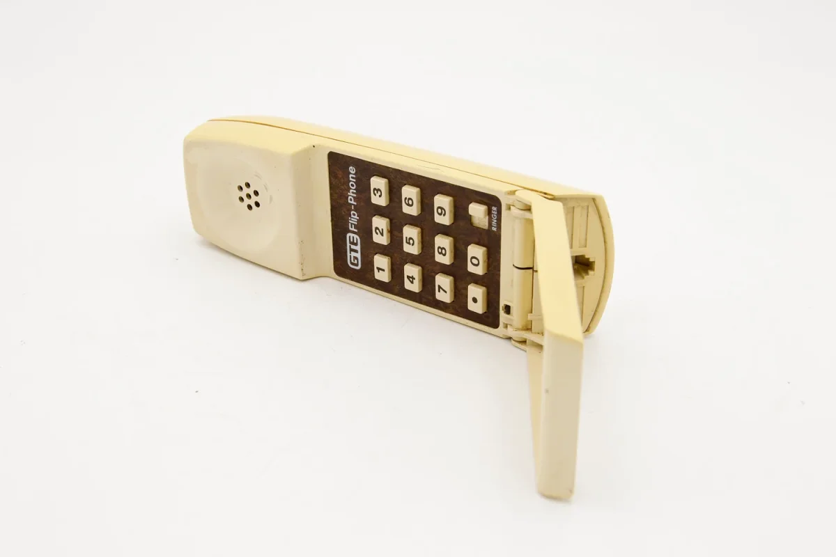 Telefone GTE flip phone