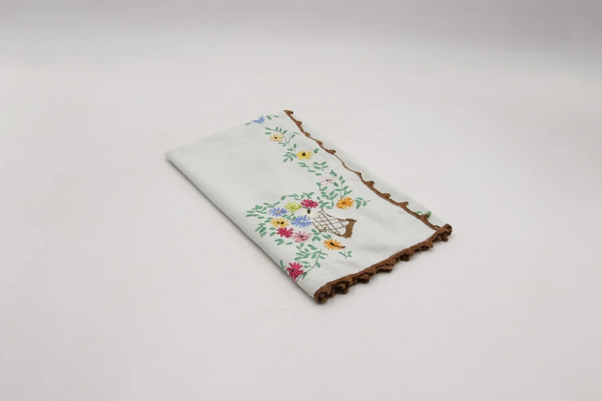 Toalha de mesa quadrada flores pequenas