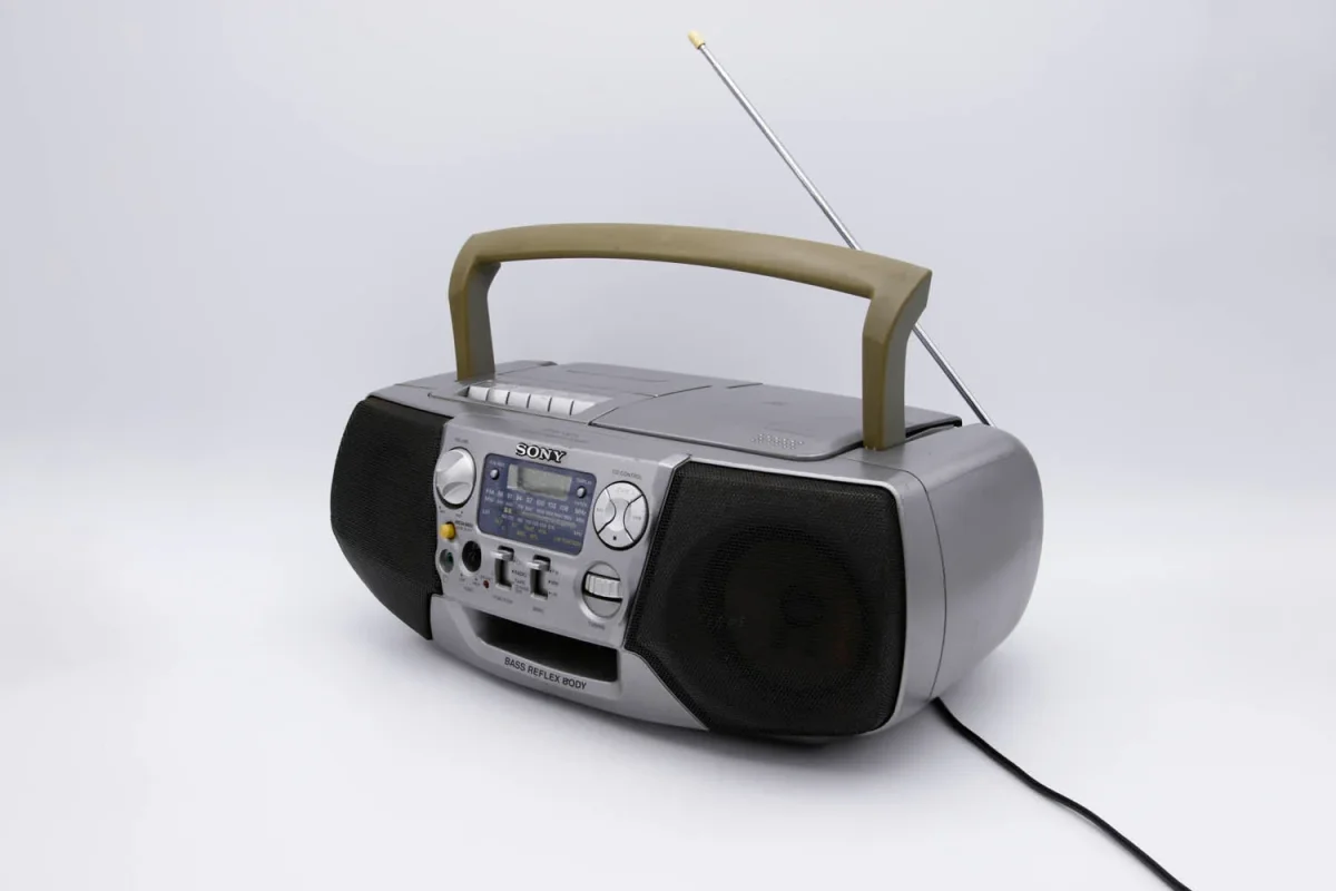 Rádio/Leitor de CDs e cassetes Sony CFD
