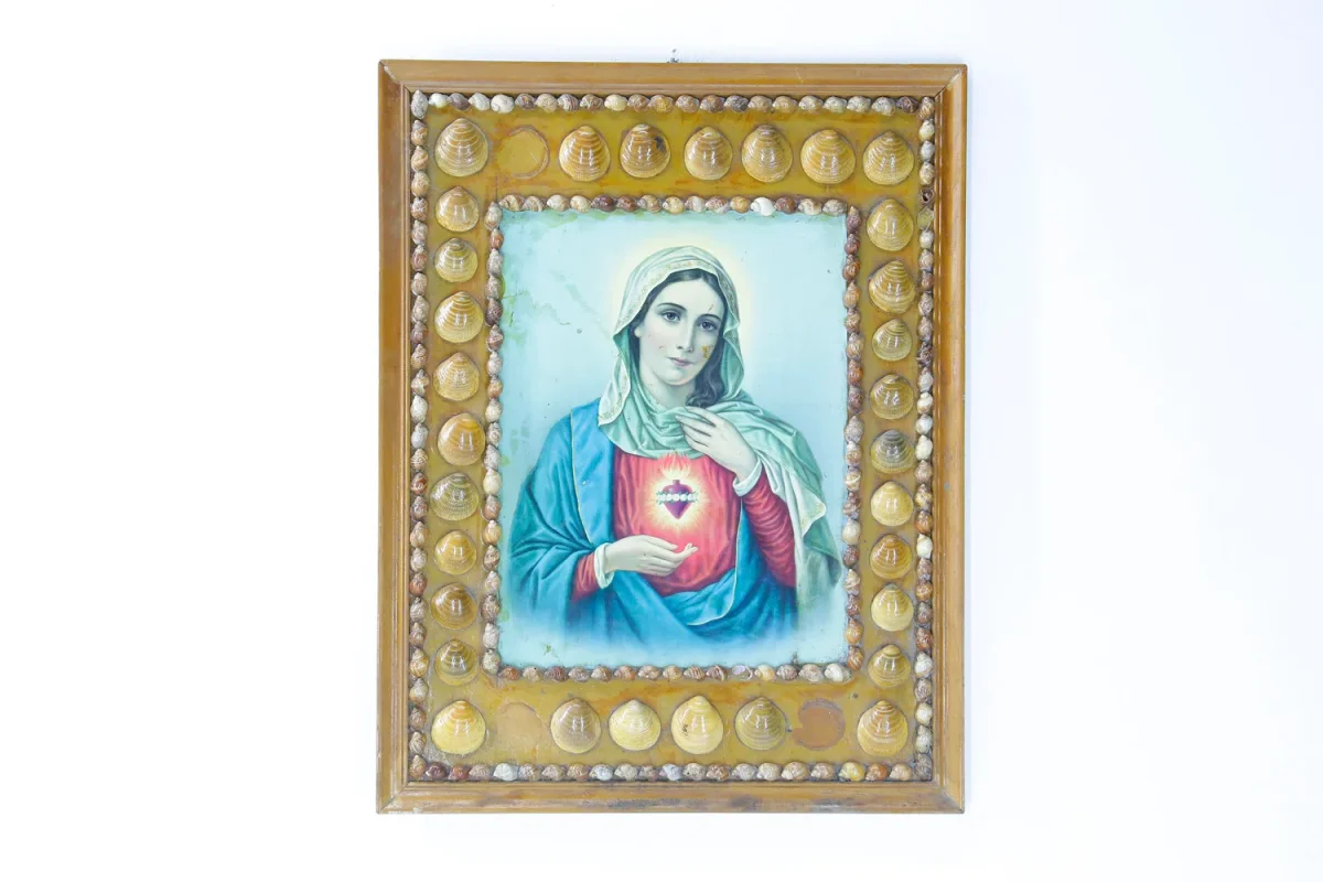 Quadro Virgem com conchas